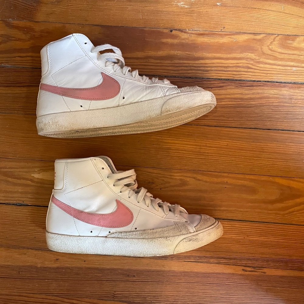 Womens Nike Blazer Mid '77 in Sunset Pulse Pink